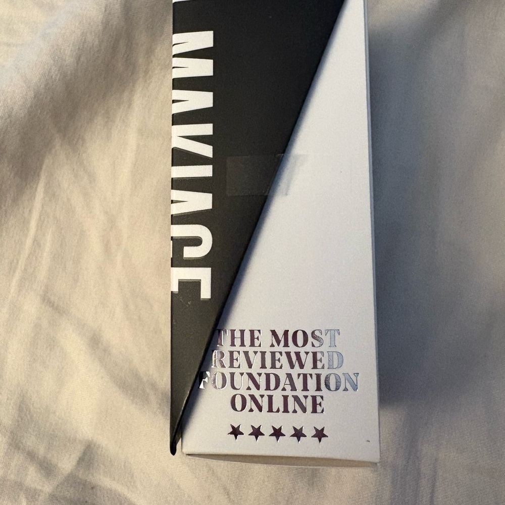 IL MAKIAGE Foundation new in box - woke up like this